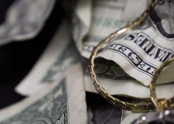 Gold suffer from strength of Dollar, continue to decline