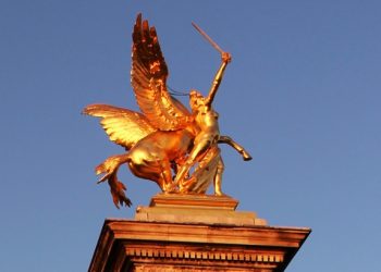 Gold remain strong as investors seek safe havens