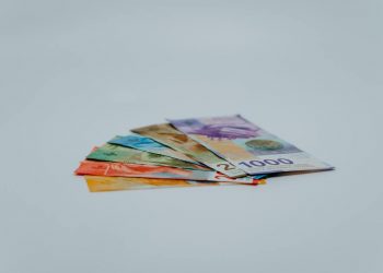 Further gains for Swiss Franc and Yen, Trump’s speech worry markets more