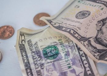 Weak US Dollar driven by fears of coronavirus crisis will cause global recession