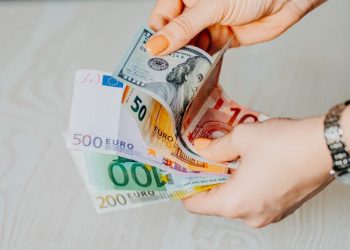 Euro gain more than 1.5% against US Dollar