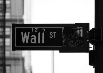 Bulls try to regain some ground, but bears are alert