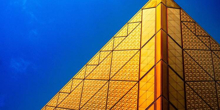 The gold price holding on to $1,640