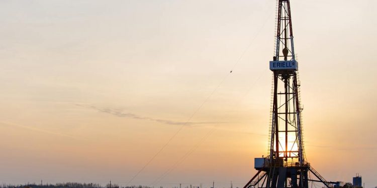 Crude oil close to historic lows