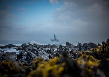 Oil price rebound, investors believe some agreement will be reached