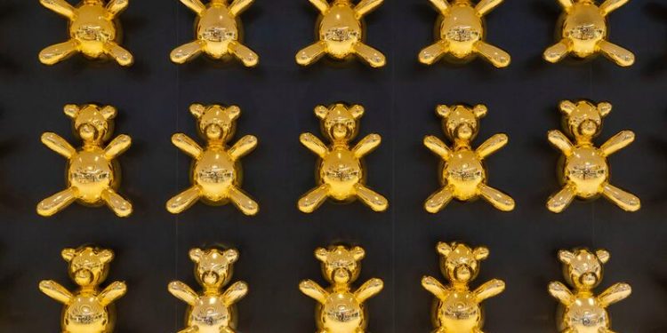 Gold price remain under pressure and show no clear direction