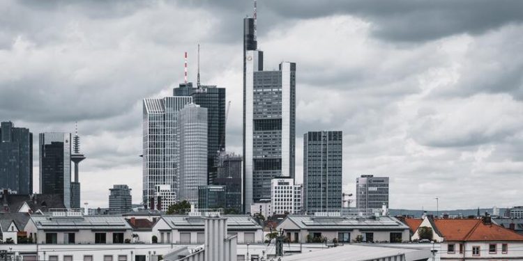 Riskier assets back on track, Shares trading higher in Europe