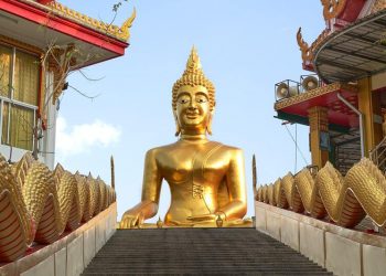 Gold closing in to 7-year-high at $1,700