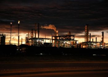 Oil price jumped rapidly and waiting for deal to happen