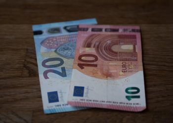 Euro on the back foot against other major currencies