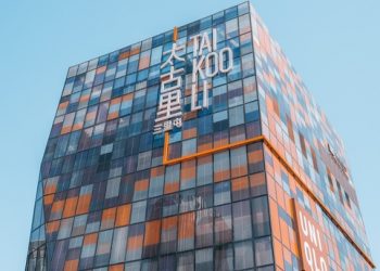 European market edged higher as traders weigh up mixed data from China