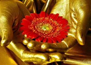 Gold remain solid trading well above $1,700