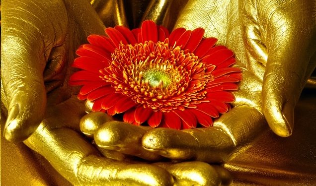 Gold remain solid trading well above $1,700