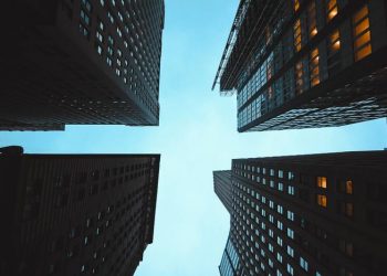 Market vs Economy, the conundrum