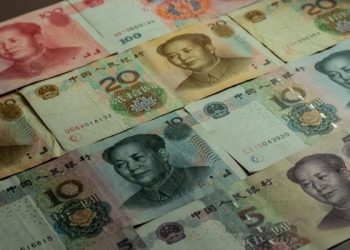 Chinese Yuan lose ground to US Dollar