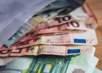 Euro once again on the front foot, gain 0.3% to Dollar