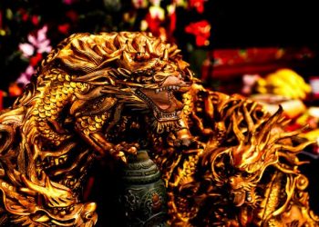 Gold follow stock trend with much smaller movements