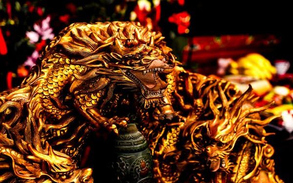 Gold follow stock trend with much smaller movements