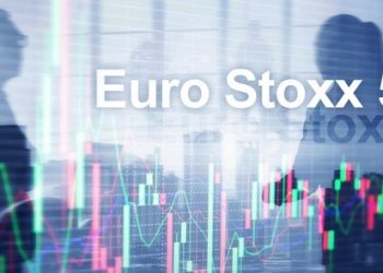 Eurozone benchmarks trading lower with financial and energy shares at the bottom