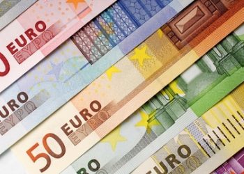Euro consolidating gains after reach 17-month high versus Dollar
