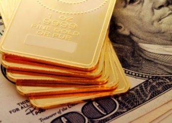 Decline of stock markets and fall of US Dollar are once more lifting up gold