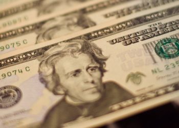 US Dollar once again fulfilling its role of safe haven, rising while Euro retreats