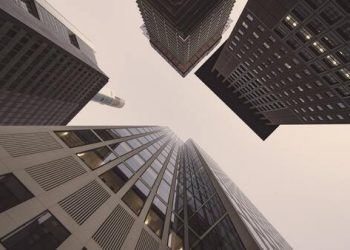 European share markets slightly lower ahead of busy upcoming data release