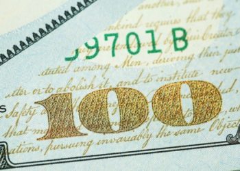 Dollar continues to lose ground to other major currencies