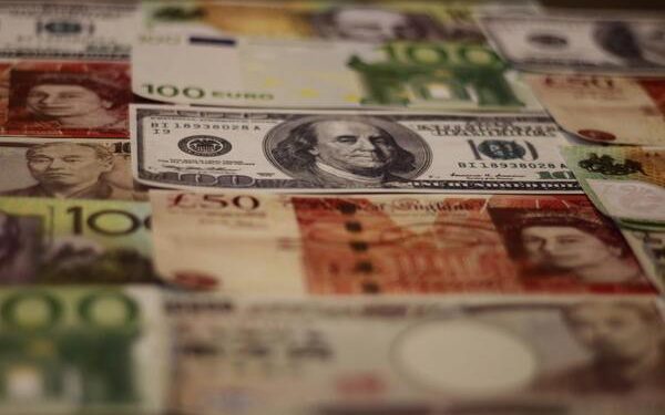 US Dollar and other safe havens retreating, while Euro and risk related currencies in general on the rise