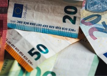 Dollar Index continue to decline while Euro climb to $1.16 since October 2018