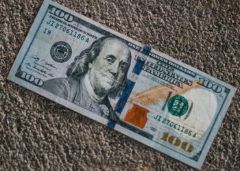 Dollar in decline versus other major currencies