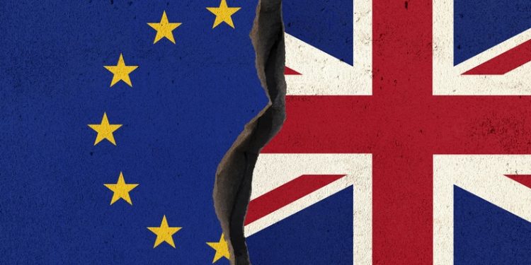 European stocks edged slightly higher by easing UK-EU tensions