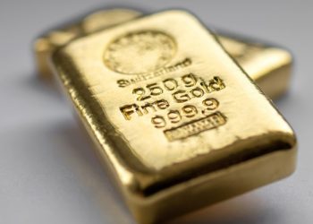 Bullion hold above key support level after recent rally