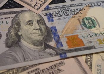US dollar trading flat during early part of Thursday’s session