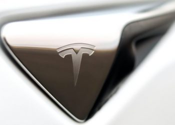 Tesla Technical Analysis – Buy the dip?