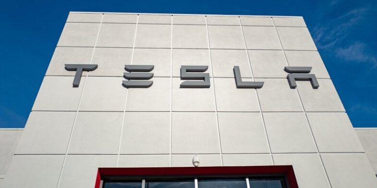 Tesla Technical Analysis – Triangle pattern to dictate the next big move