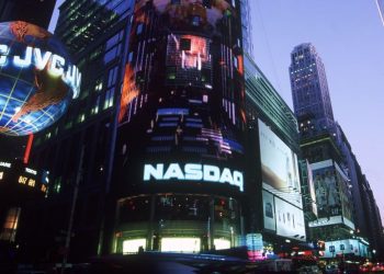 Nasdaq Technical Analysis – Opposing Patterns